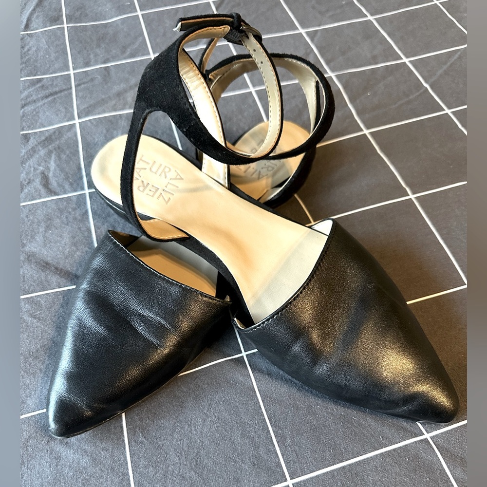 Naturalizer black leather flats